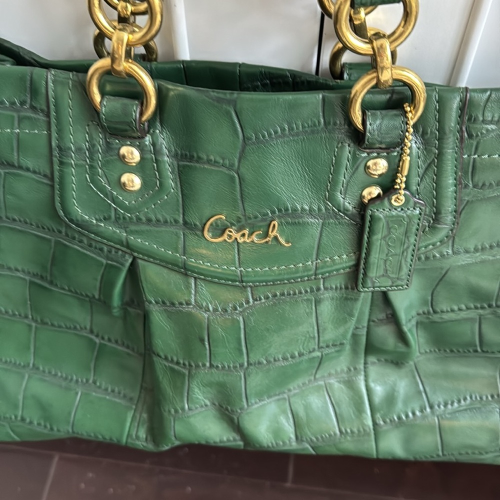 BEAUTIFUL DARK GREEN COACH HANDBAG - Picture 2 of 6